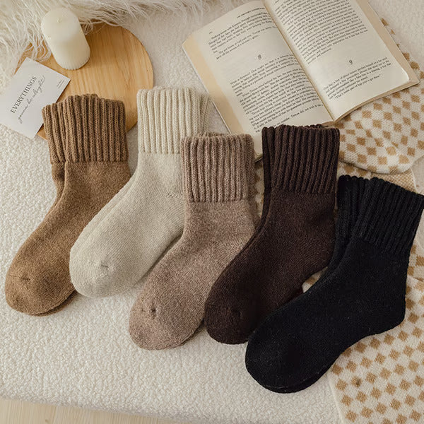 【🔥Buy 1 Get 4 Free Only $5.99 for a pair】5 Pairs-Women's Solid Mid-calf Socks