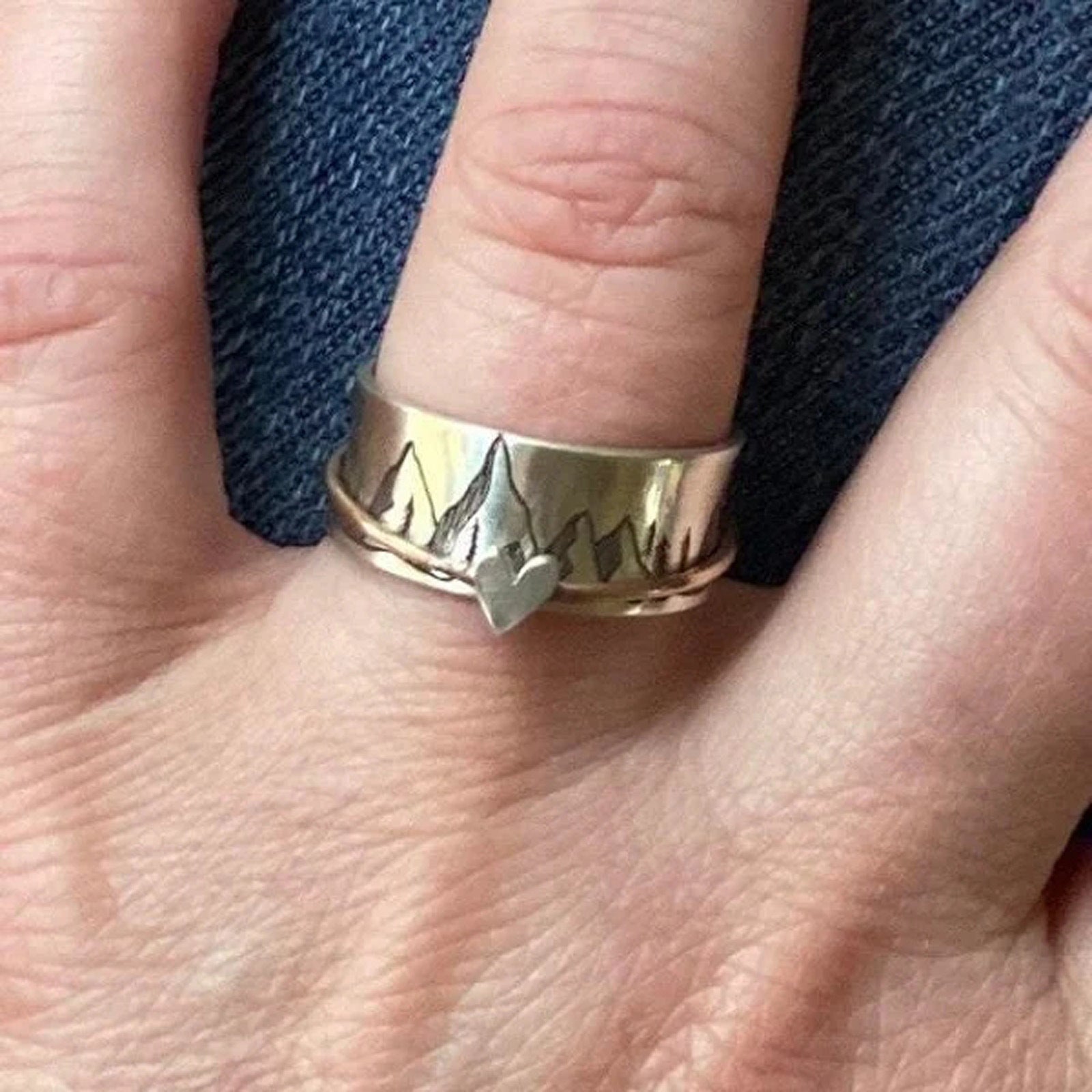 KEEP CLIMBING LARGE CIRCLE FIDGET RING
