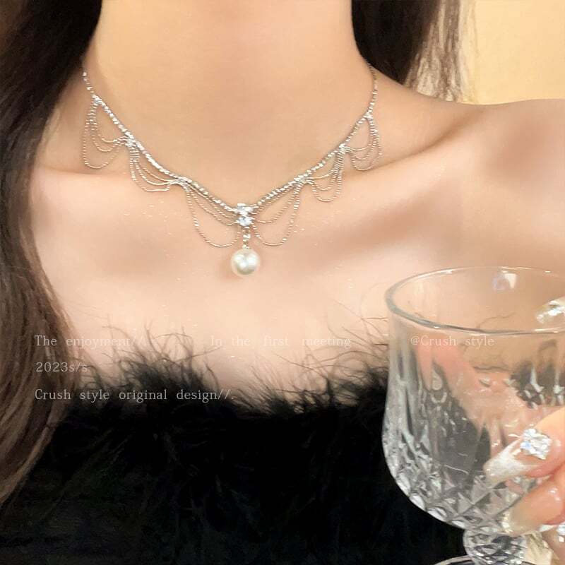 French lace design pearl necklace