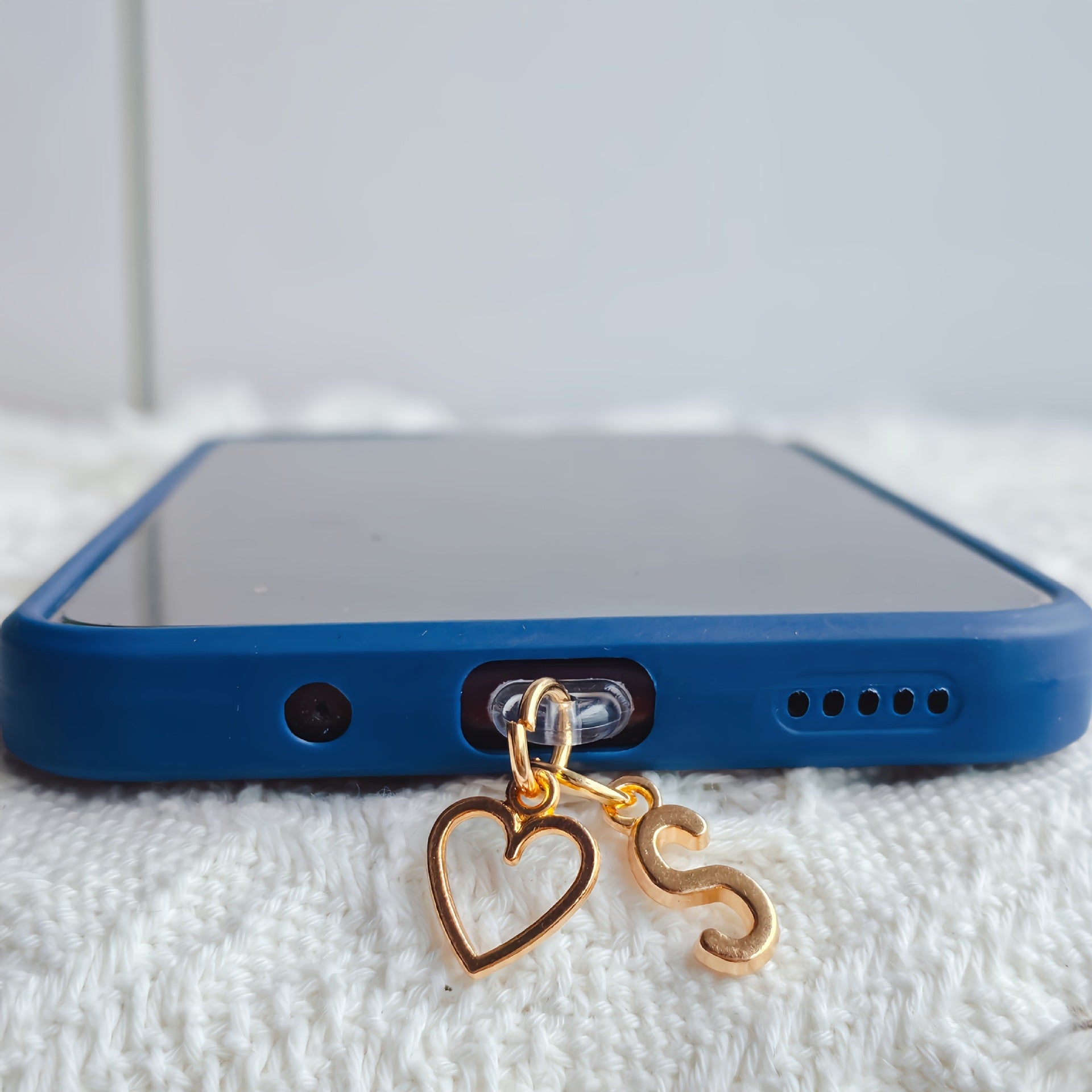 ⏰$9.99 ONLY ONE DAY🔥A-Z Letter Pendant Stylish Heart-Shaped Charging Port Dust Cover